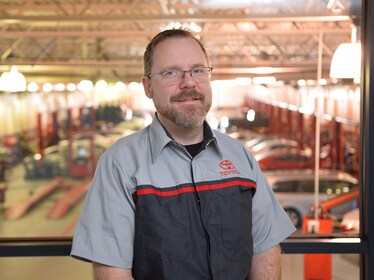 Staff member Carl from ID_c9751a0576bb