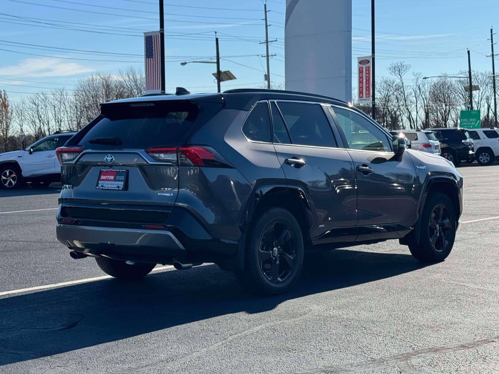 2020 Toyota RAV4 XSE photo 3