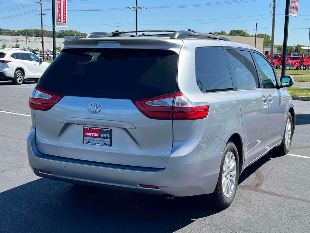 Used 2017 Toyota Sienna XLE Minivan/Van