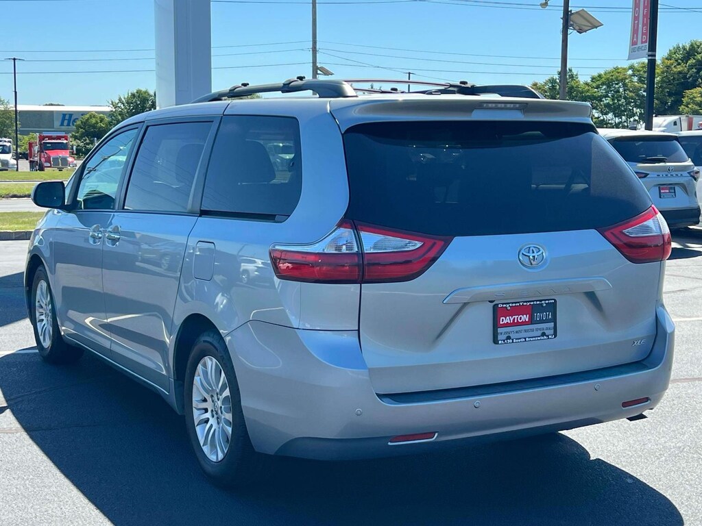 Used 2017 Toyota Sienna XLE Minivan/Van