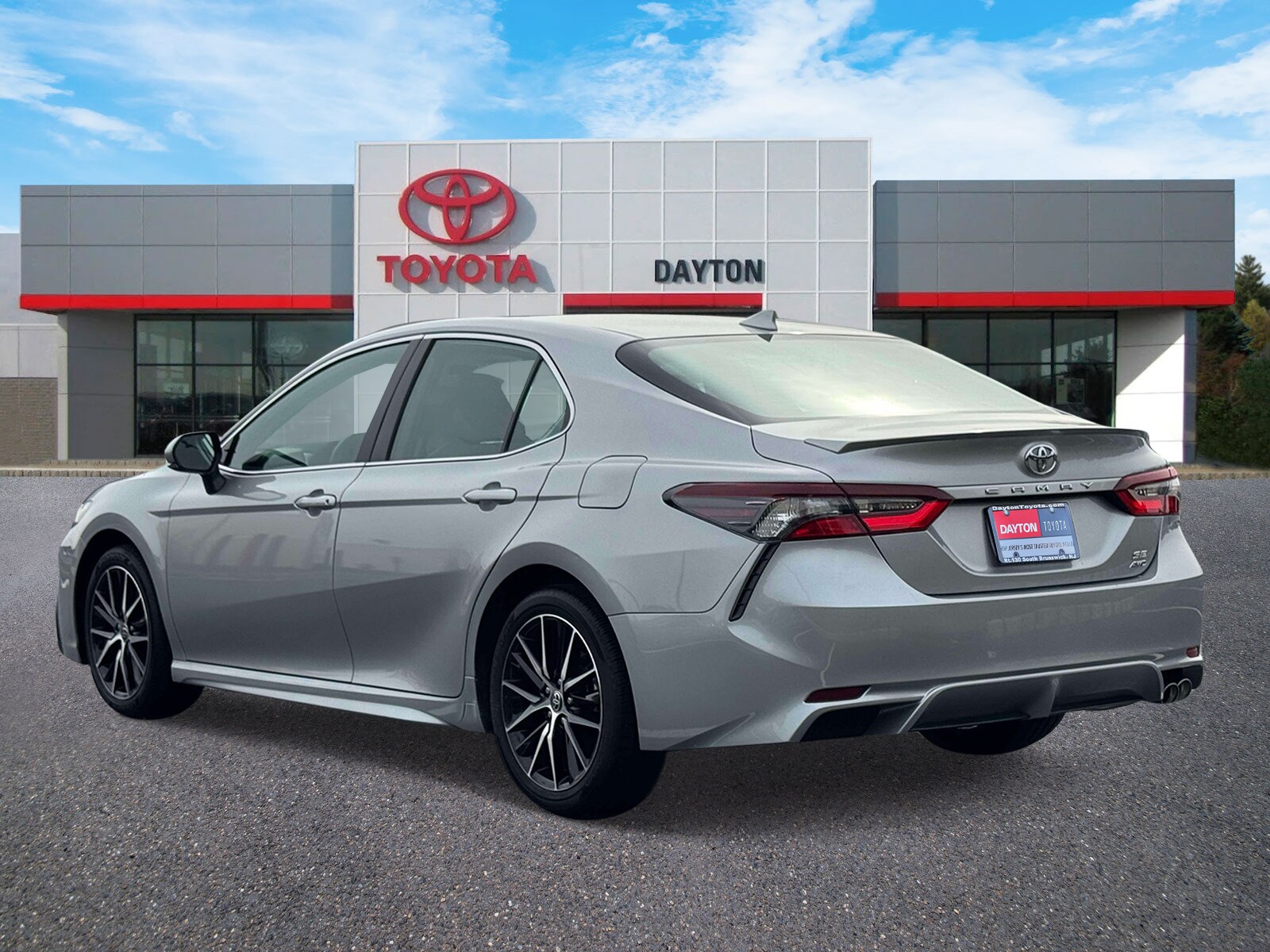 2022 Toyota Camry SE photo 2