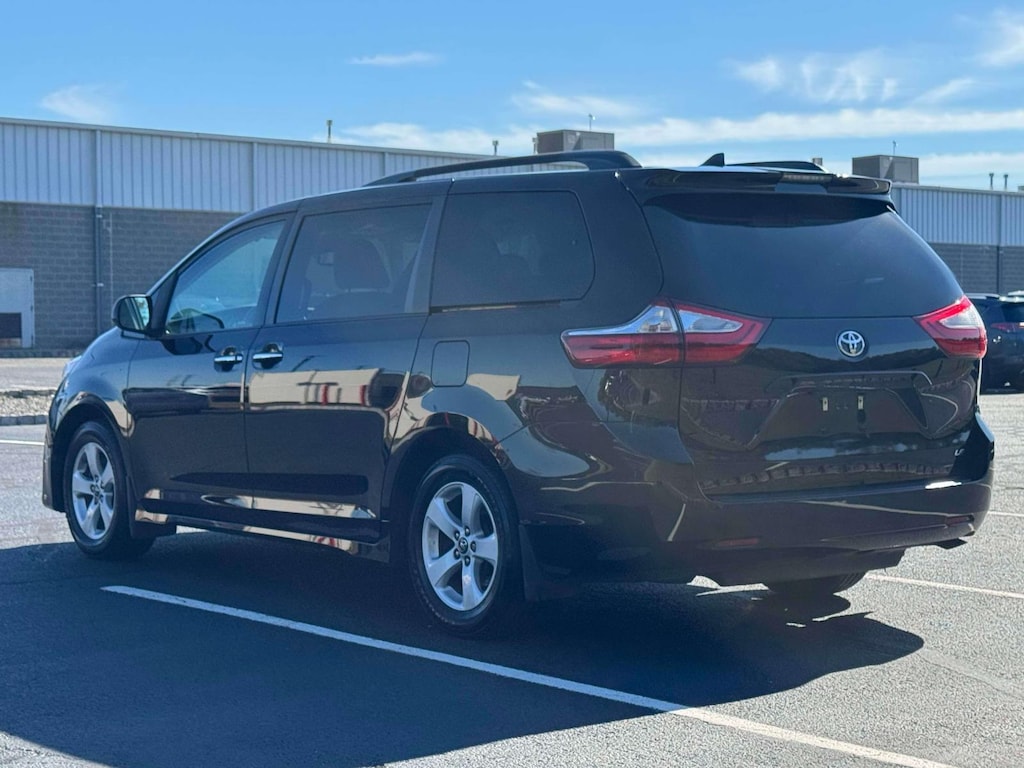 Used 2019 Toyota Sienna LE Minivan/Van