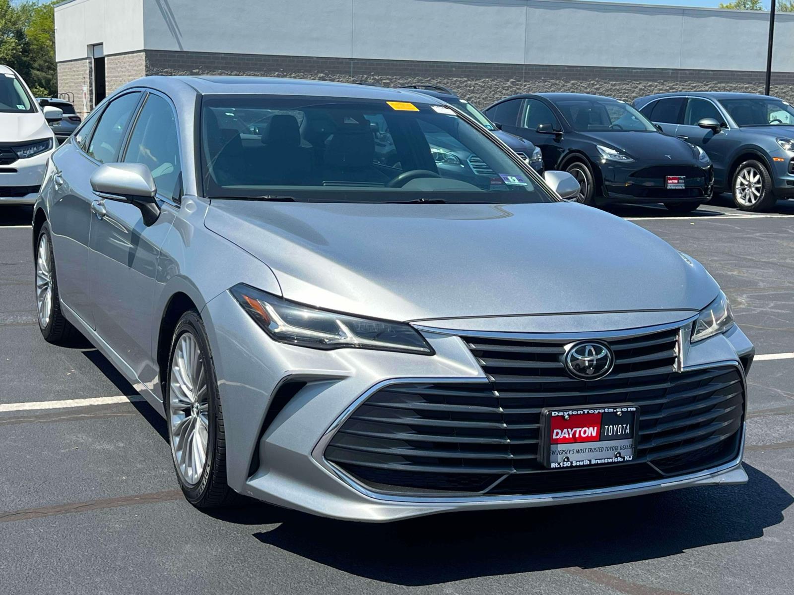 2019 Toyota Avalon Limited's photo