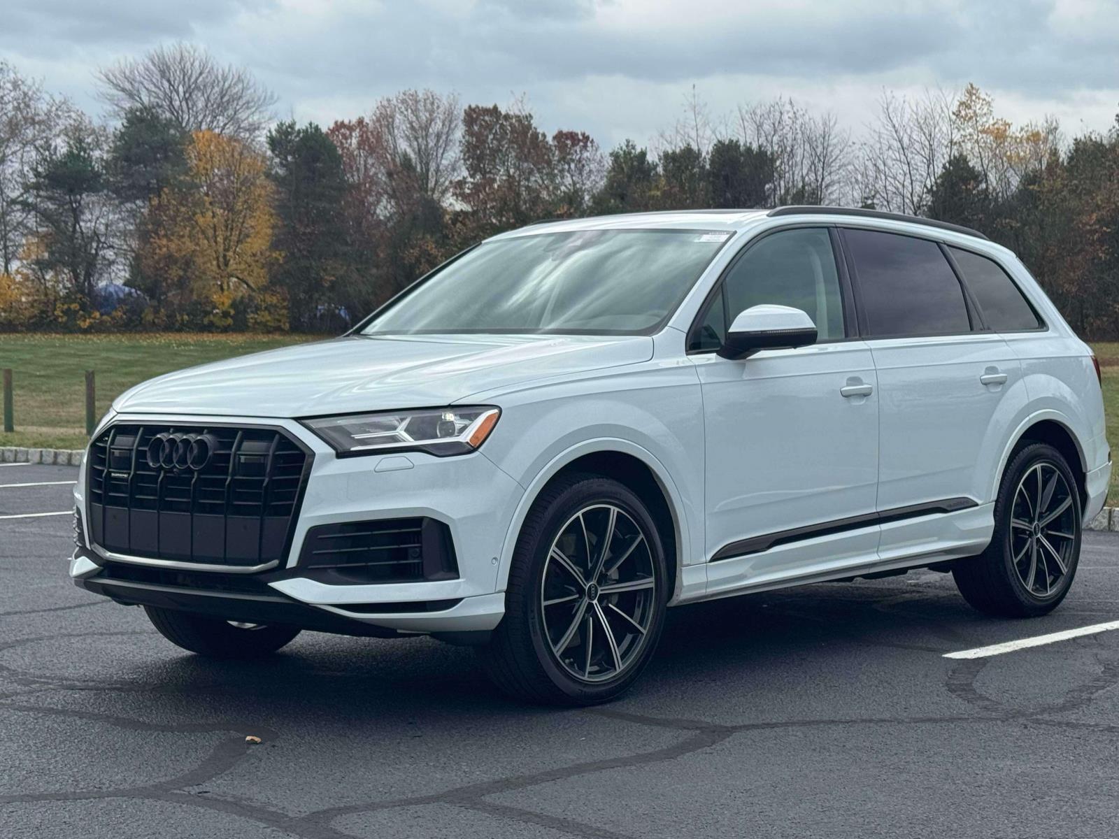 2023 Audi Q7 55 Premium Plus photo 2