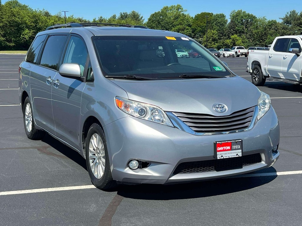 Used 2017 Toyota Sienna XLE Minivan/Van