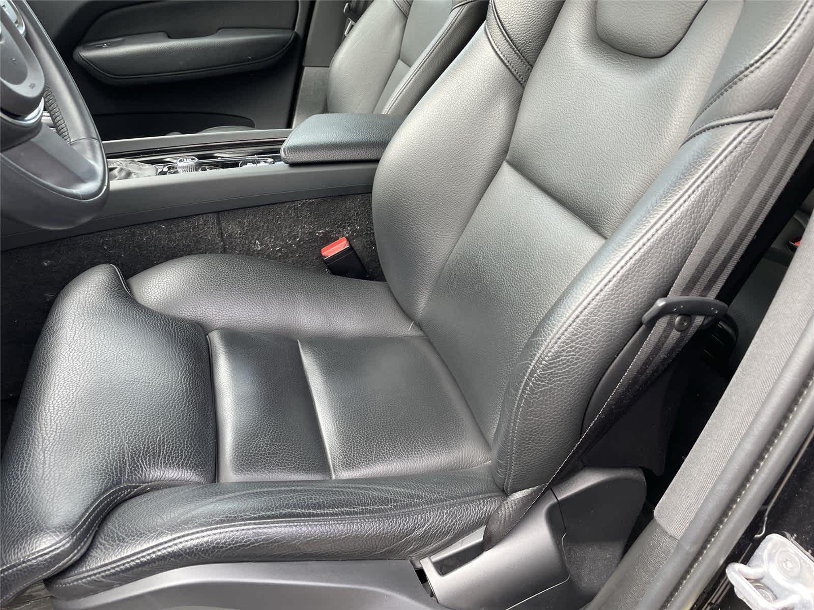 Thumbnail: 2019 Volvo XC60 - 12