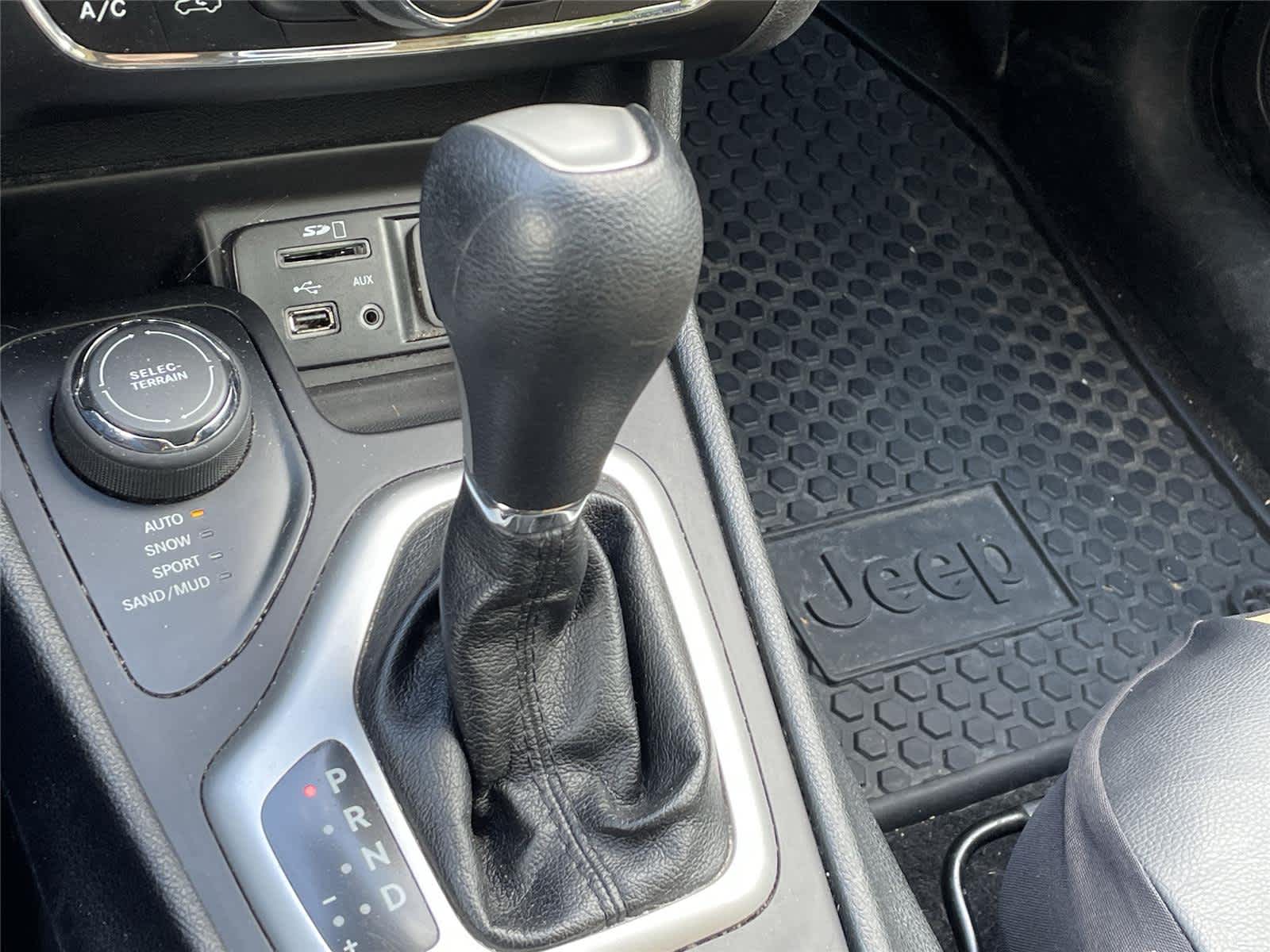Thumbnail: 2016 Jeep Cherokee - 20