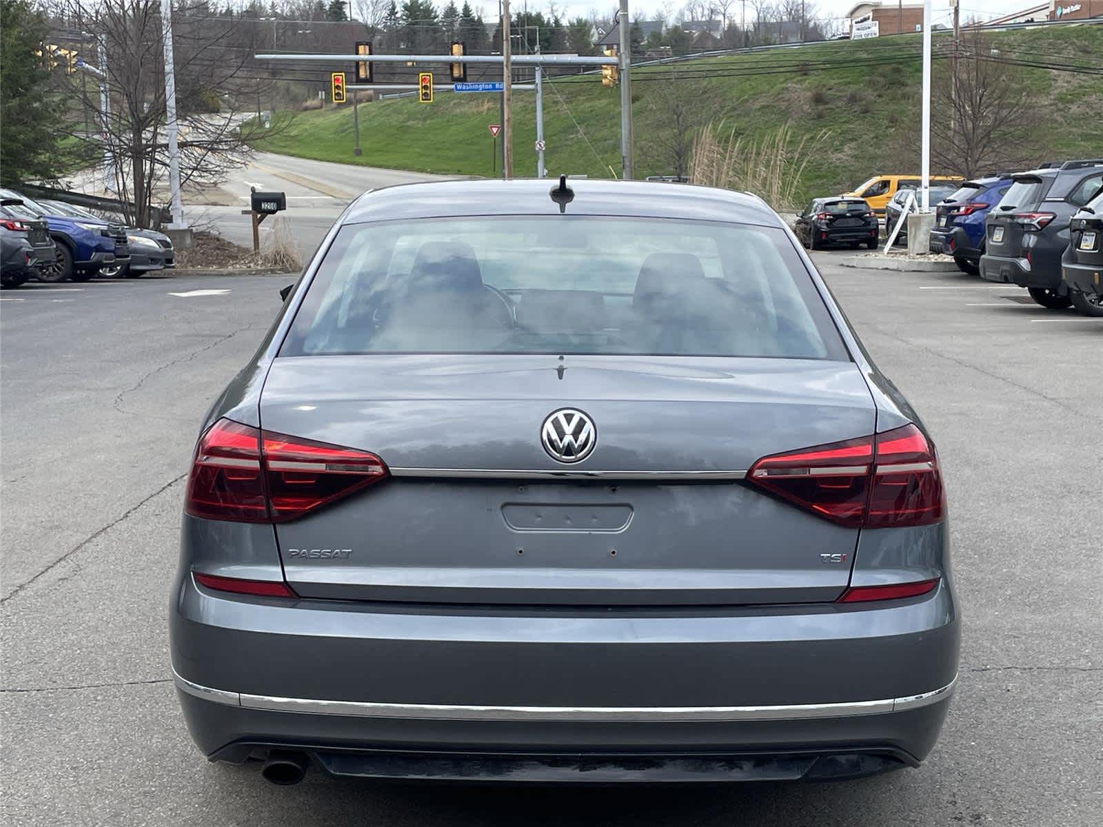 Thumbnail: 2017 Volkswagen Passat - 4