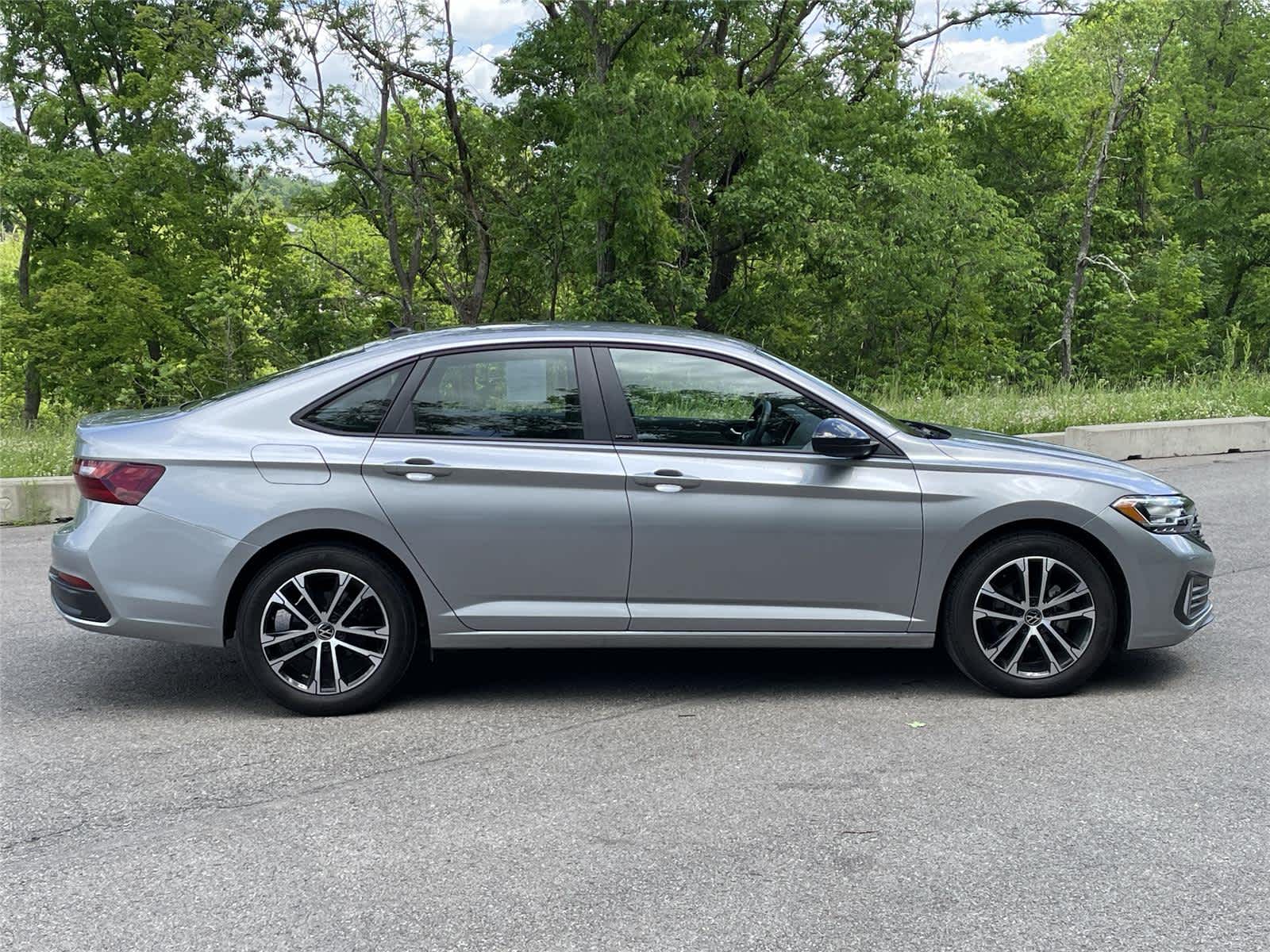 Thumbnail: 2024 Volkswagen Jetta - 6