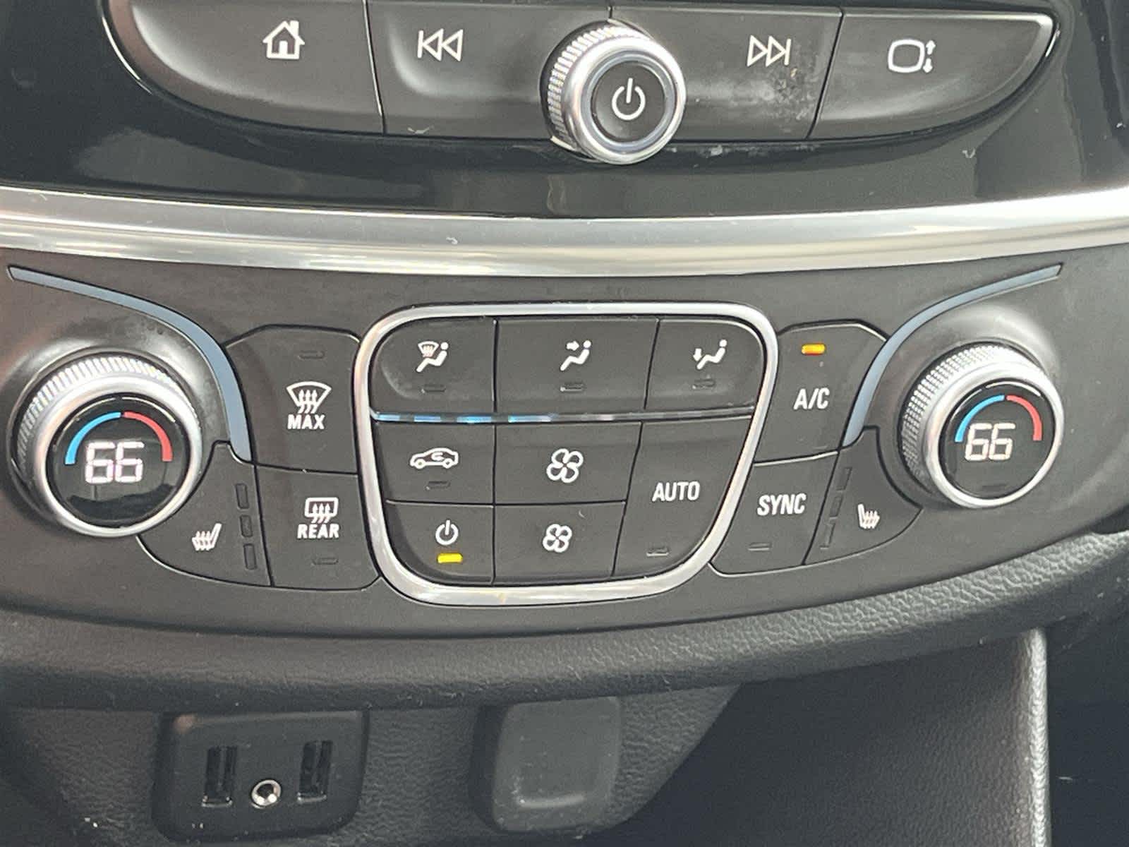 Thumbnail: 2018 Chevrolet Traverse - 22