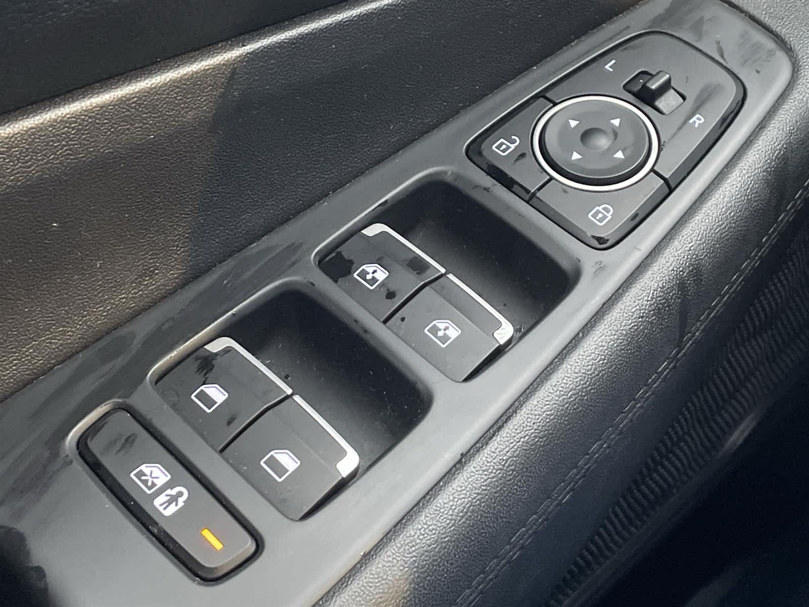 Thumbnail: 2022 Hyundai Santa Fe - 25