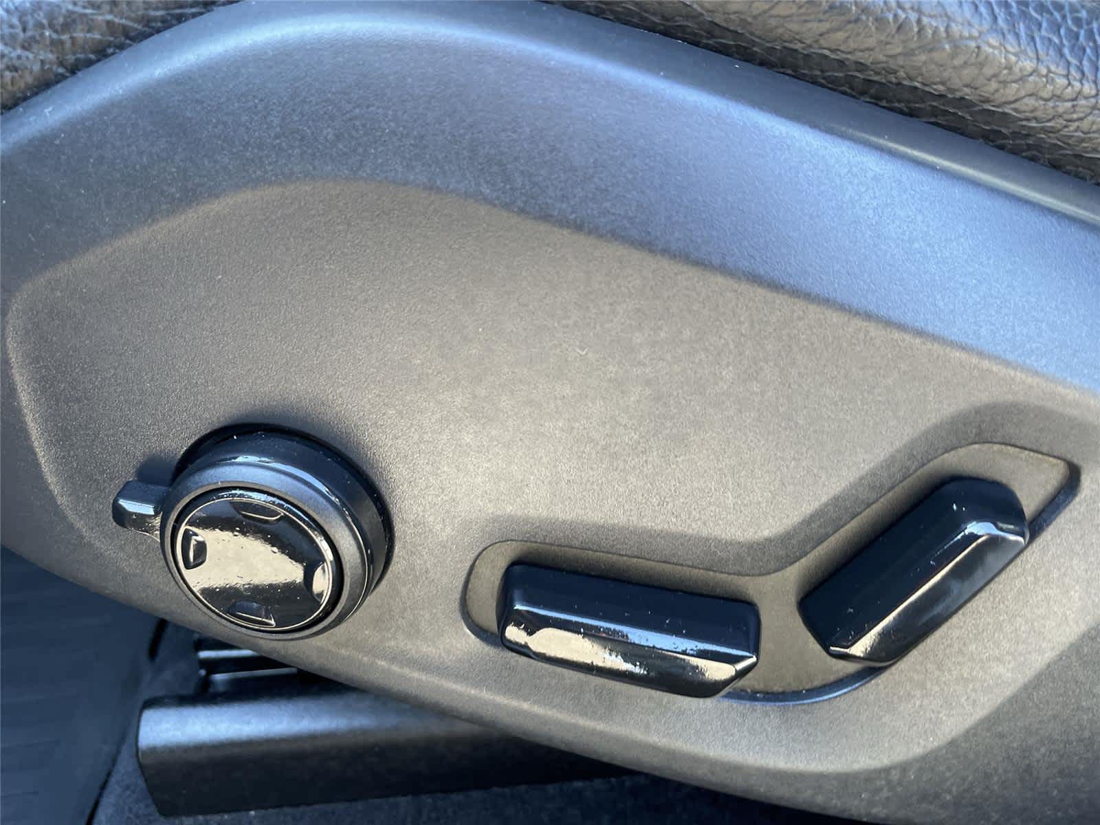 Thumbnail: 2019 Volvo XC60 - 13