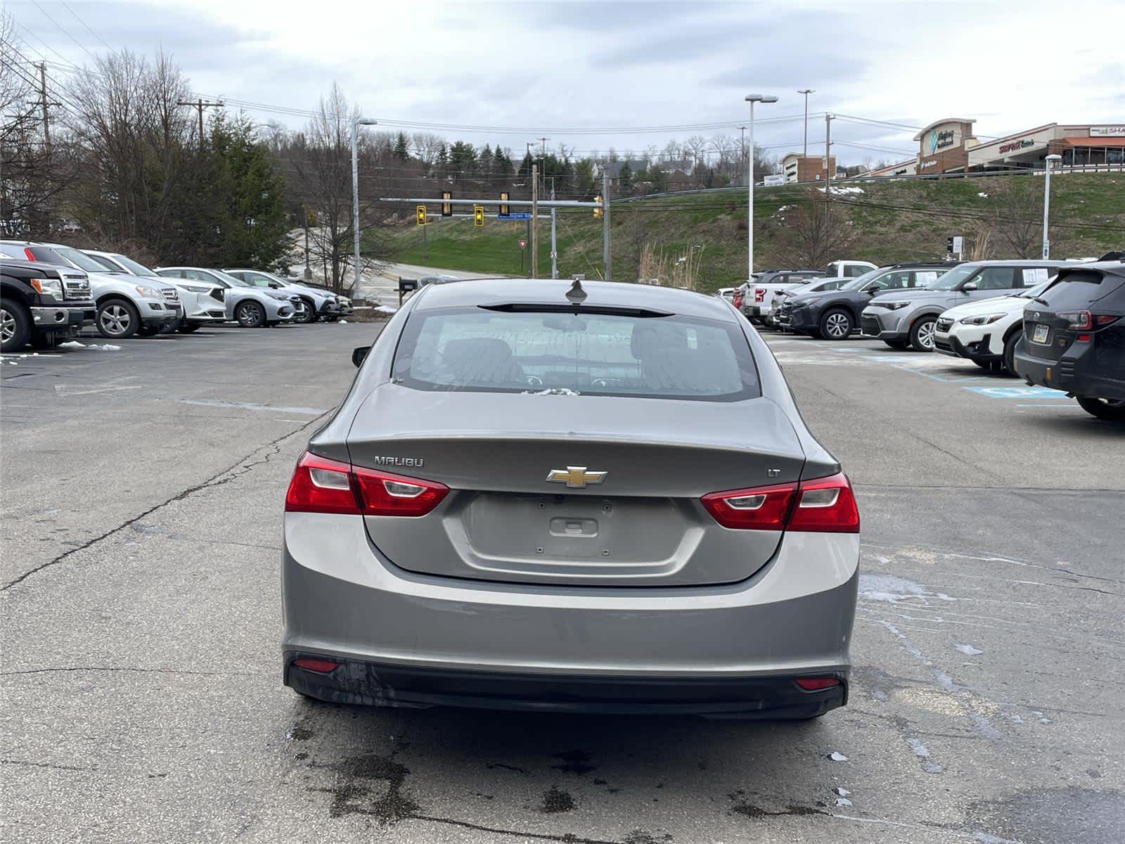 Thumbnail: 2017 Chevrolet Malibu - 4