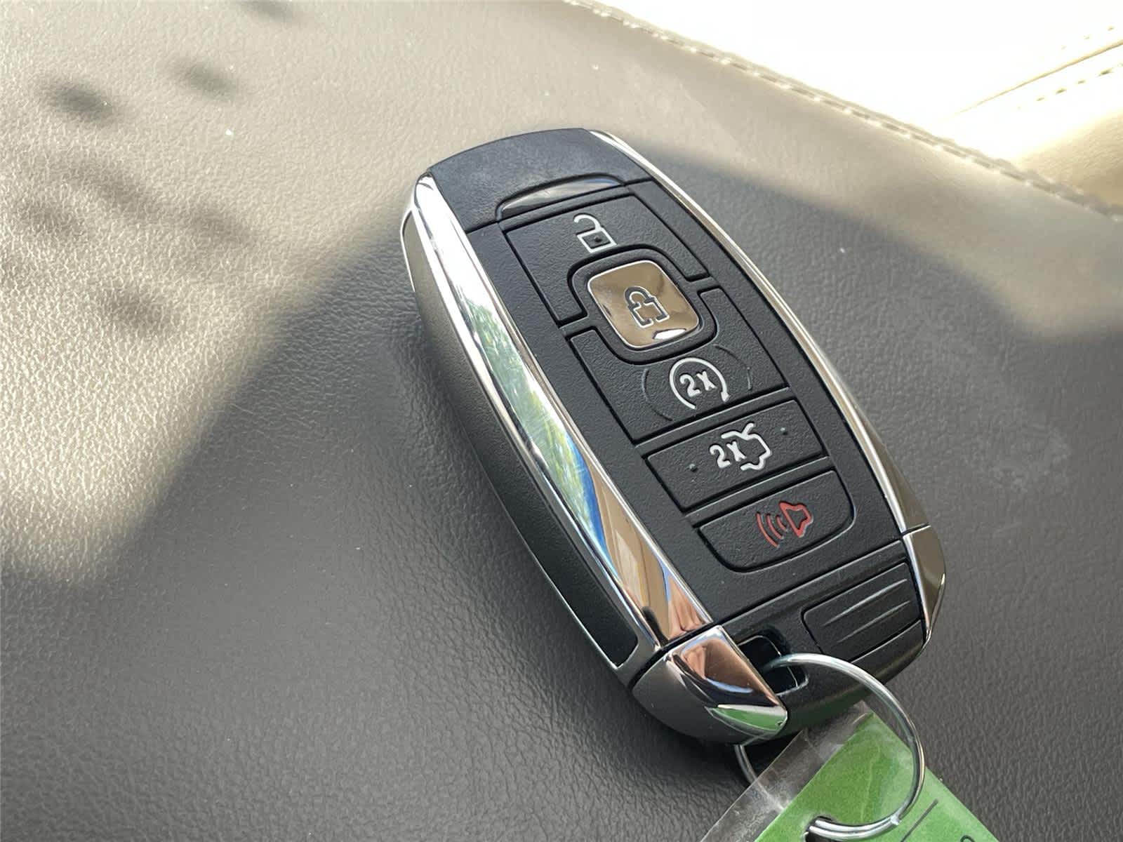 Thumbnail: 2019 Lincoln Nautilus - 24