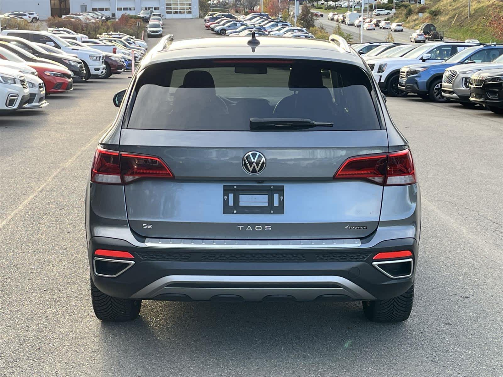 Thumbnail: 2022 Volkswagen Taos - 4