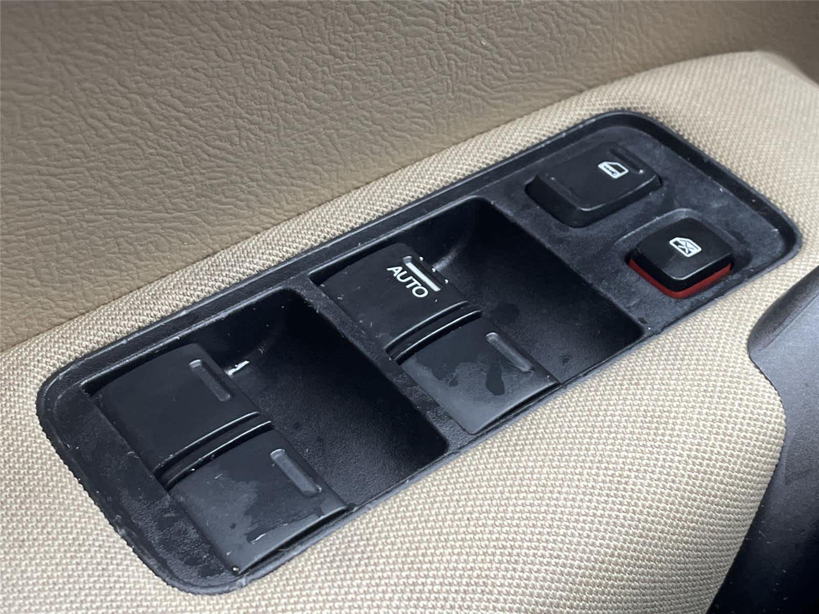 Thumbnail: 2011 Honda CR-V - 23