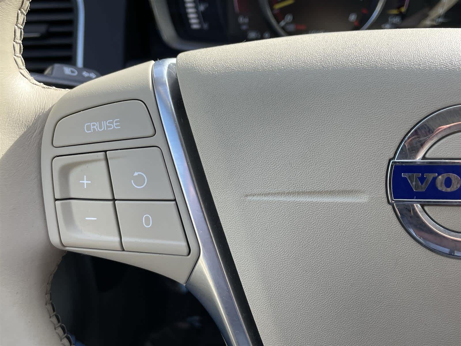 Thumbnail: 2016 Volvo XC60 - 28