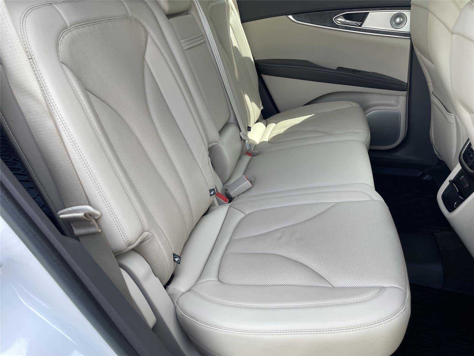 Thumbnail: 2019 Lincoln Nautilus - 17