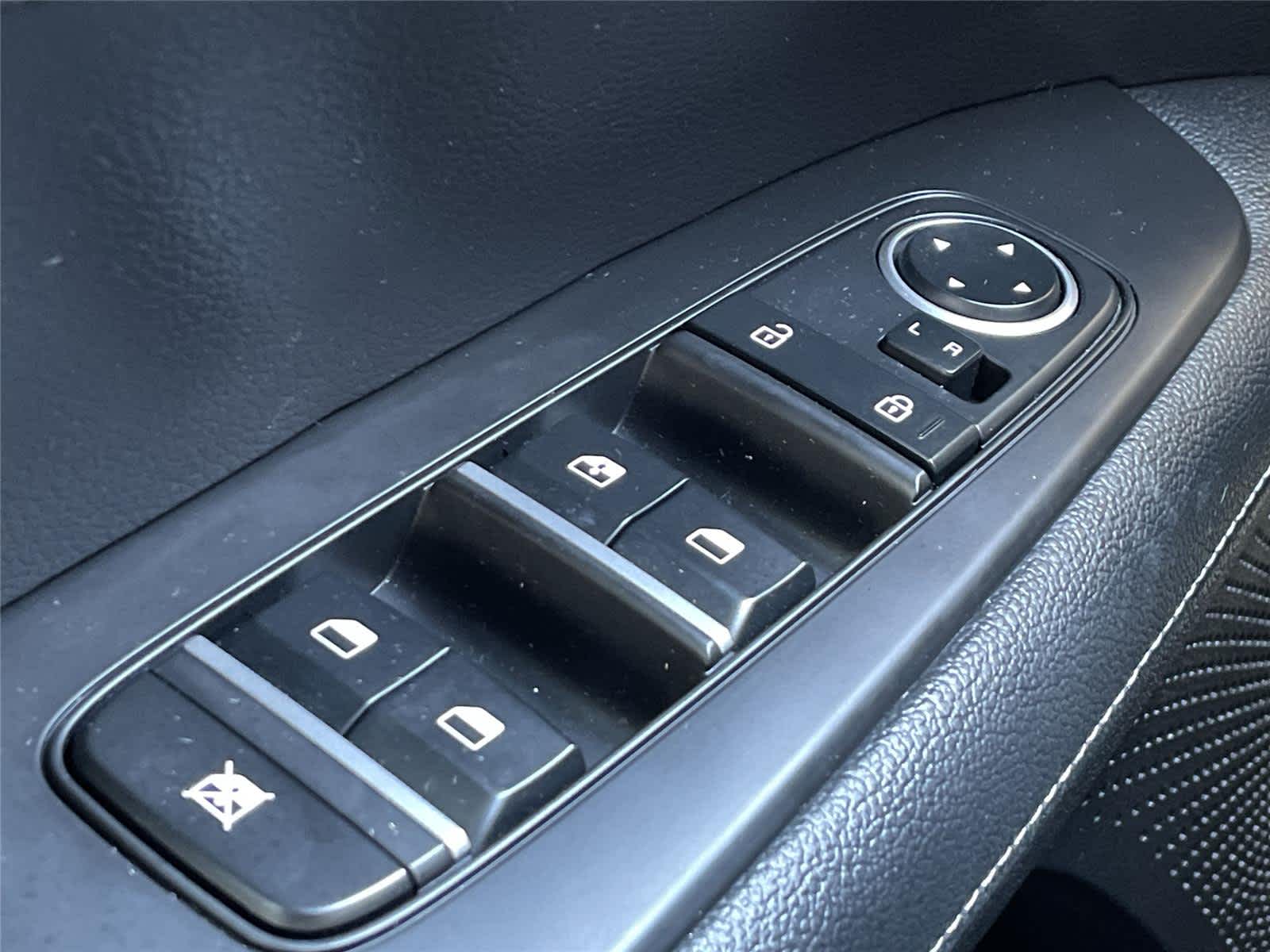 Thumbnail: 2023 Kia Forte - 26