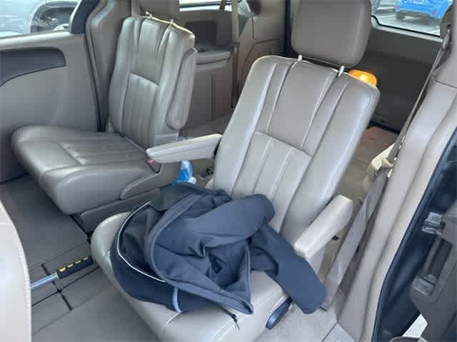 2012 Chrysler Town & Country Touring 17