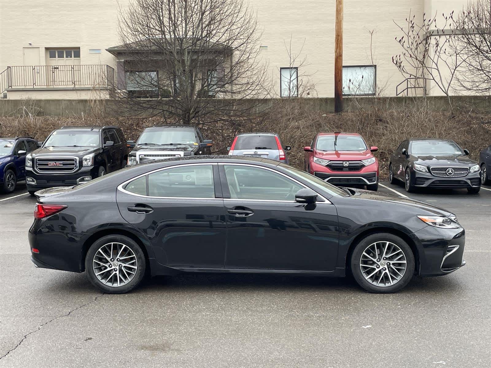 Thumbnail: 2017 Lexus ES - 6