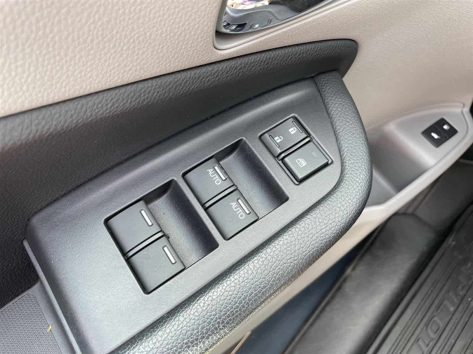 Thumbnail: 2018 Honda Pilot - 28