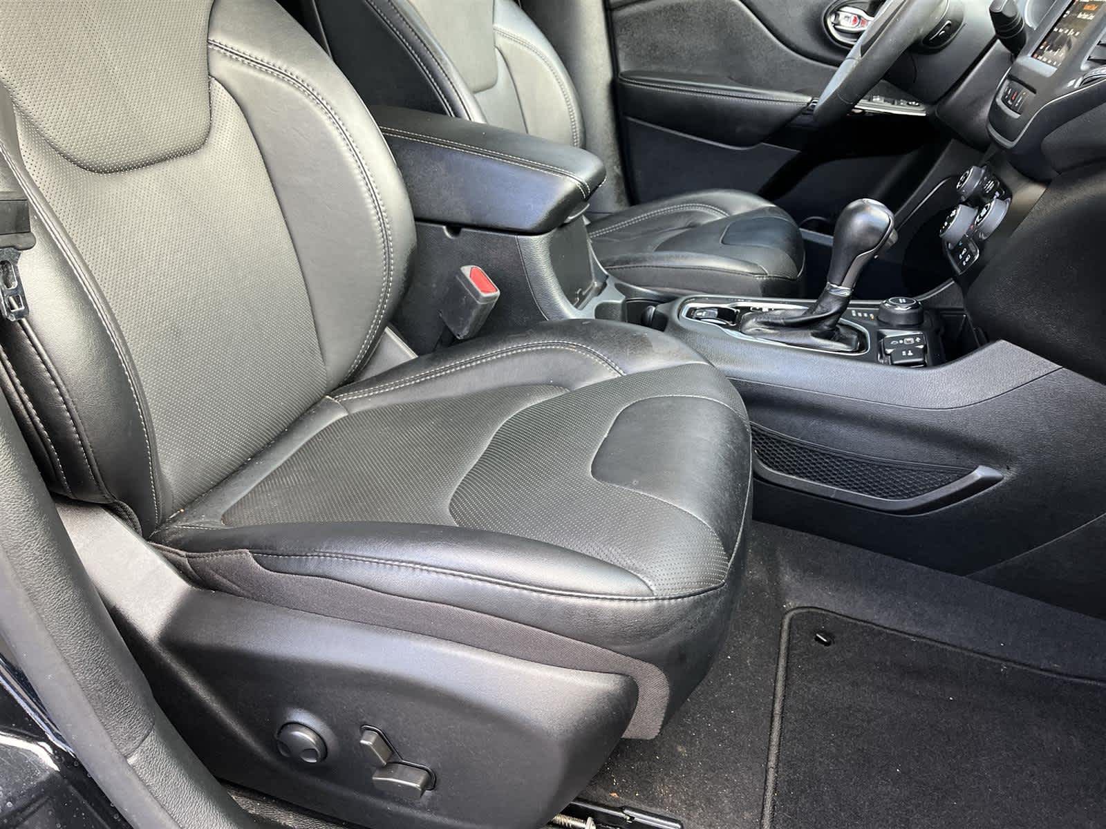 Thumbnail: 2023 Jeep Cherokee - 16