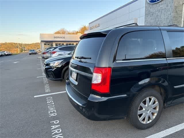 2012 Chrysler Town & Country Touring 12