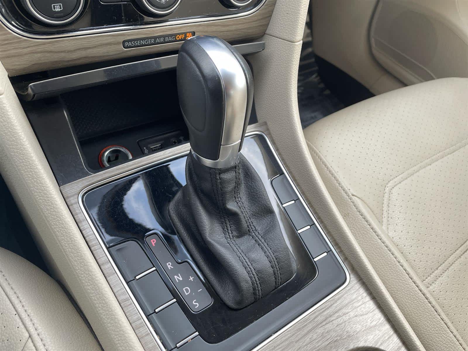 Thumbnail: 2016 Volkswagen Passat - 24