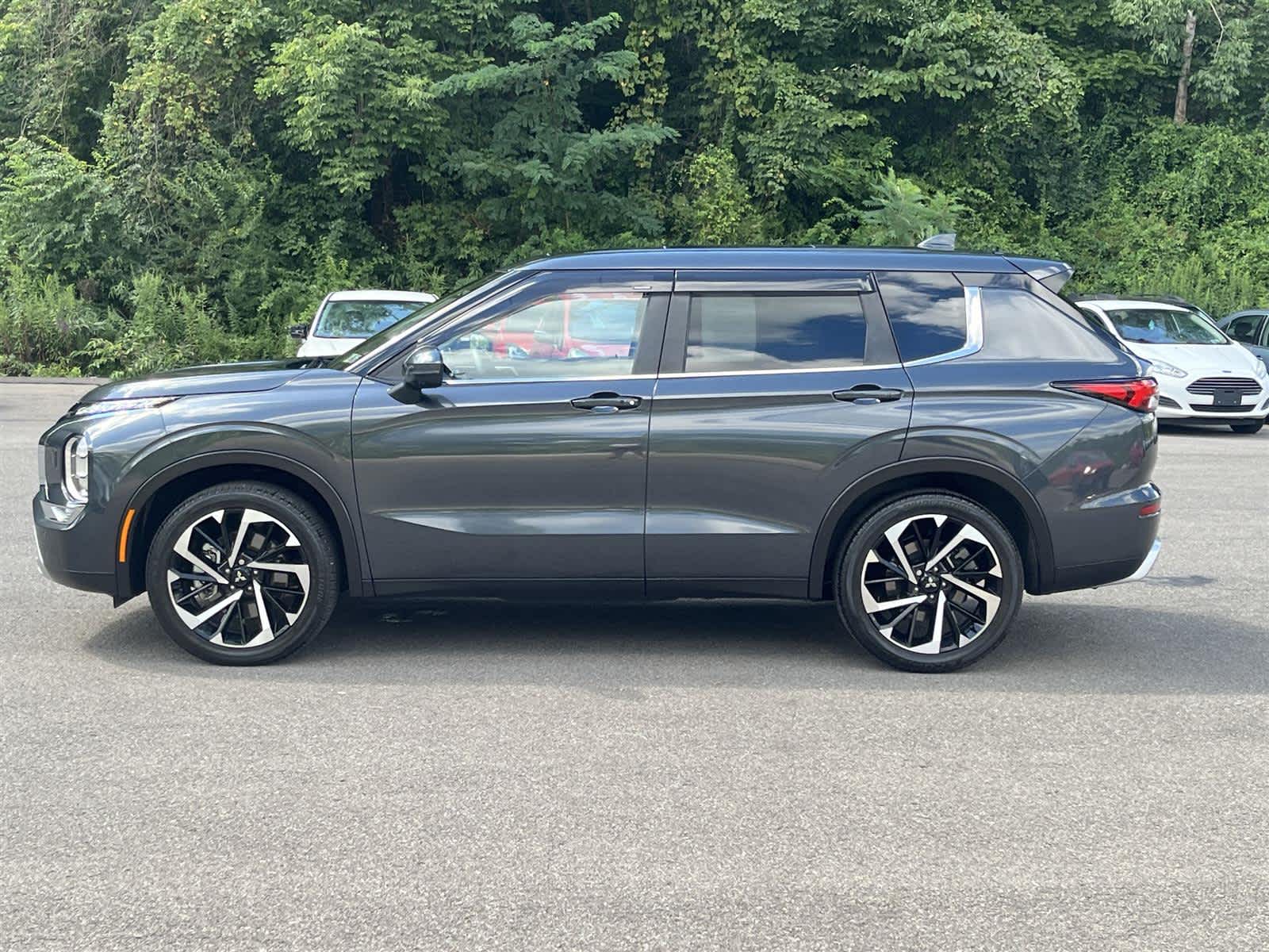 Thumbnail: 2024 Mitsubishi Outlander - 2