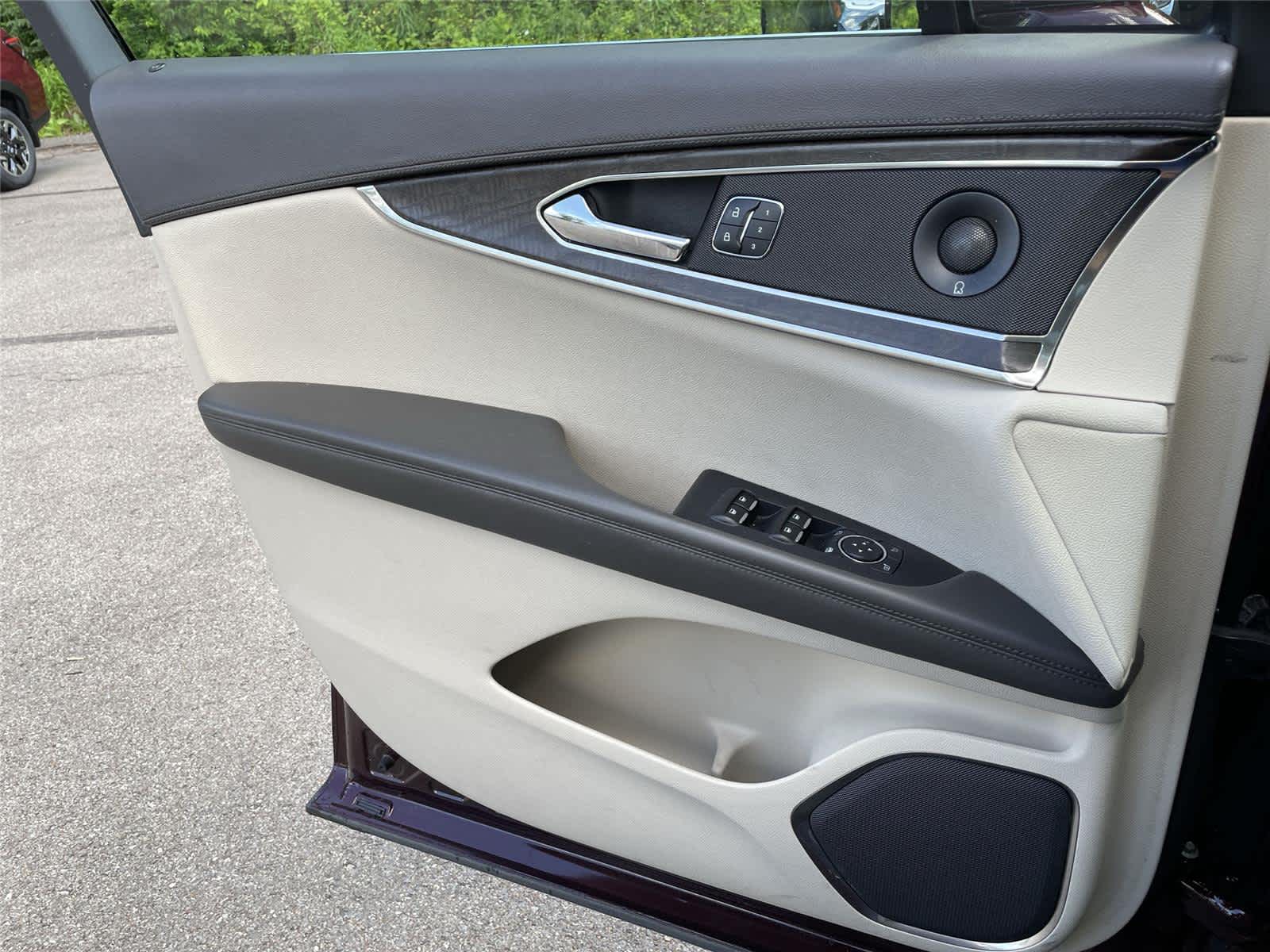 Thumbnail: 2019 Lincoln Nautilus - 19