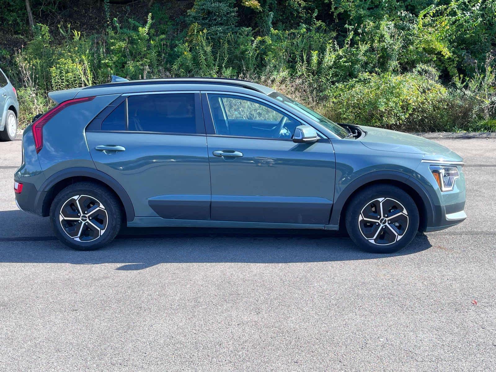 Thumbnail: 2023 Kia Niro - 6