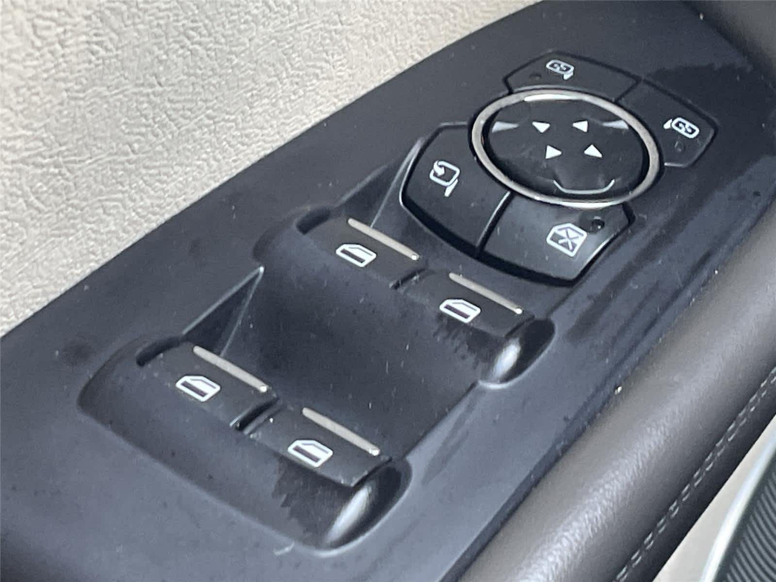 Thumbnail: 2019 Lincoln Nautilus - 28