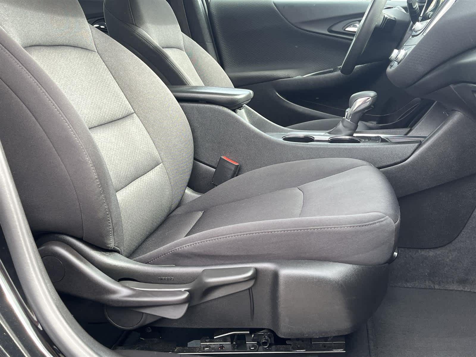 Thumbnail: 2023 Chevrolet Malibu - 17