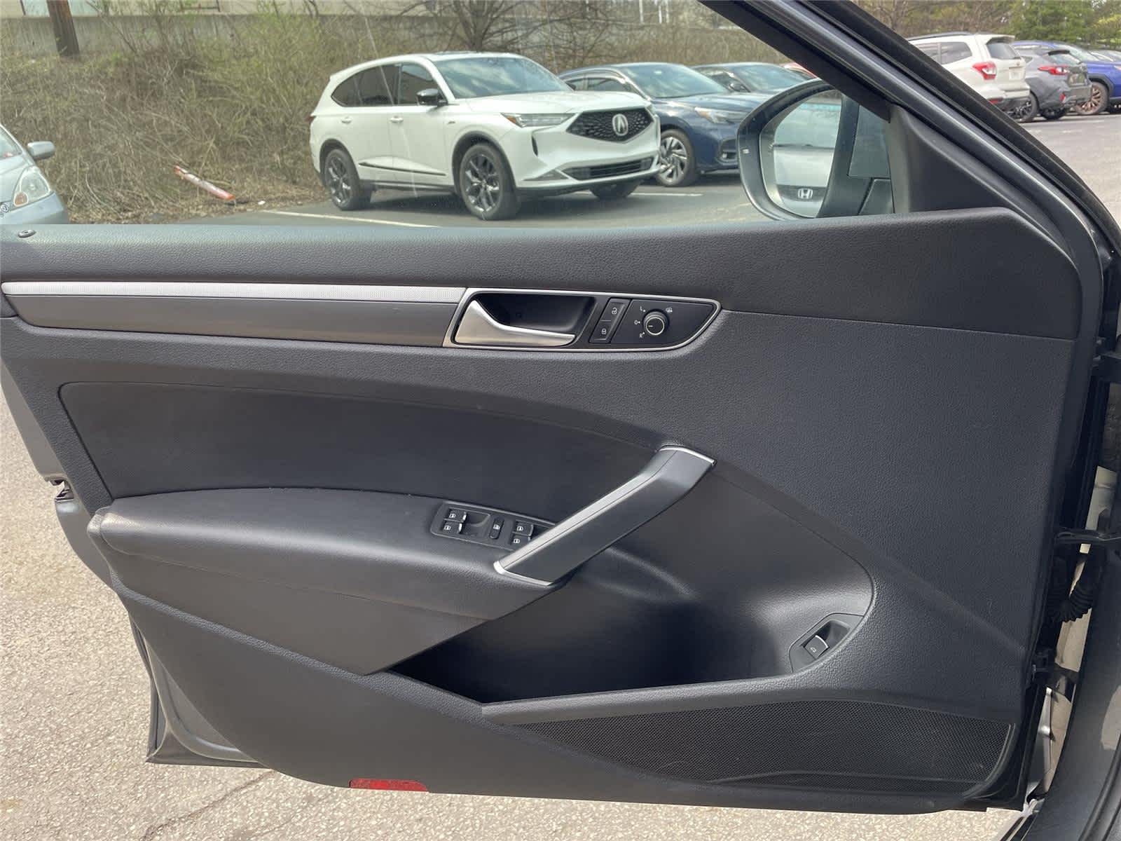 Thumbnail: 2017 Volkswagen Passat - 18