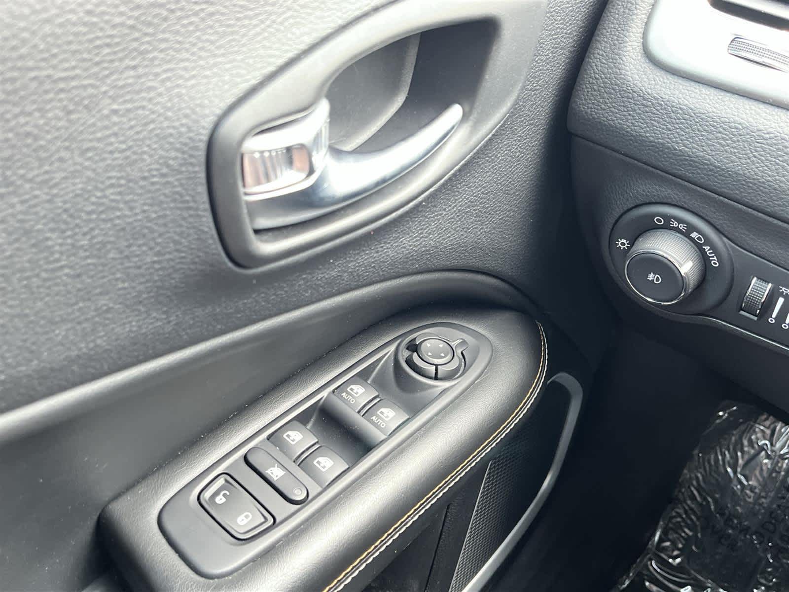 Thumbnail: 2019 Jeep Compass - 24