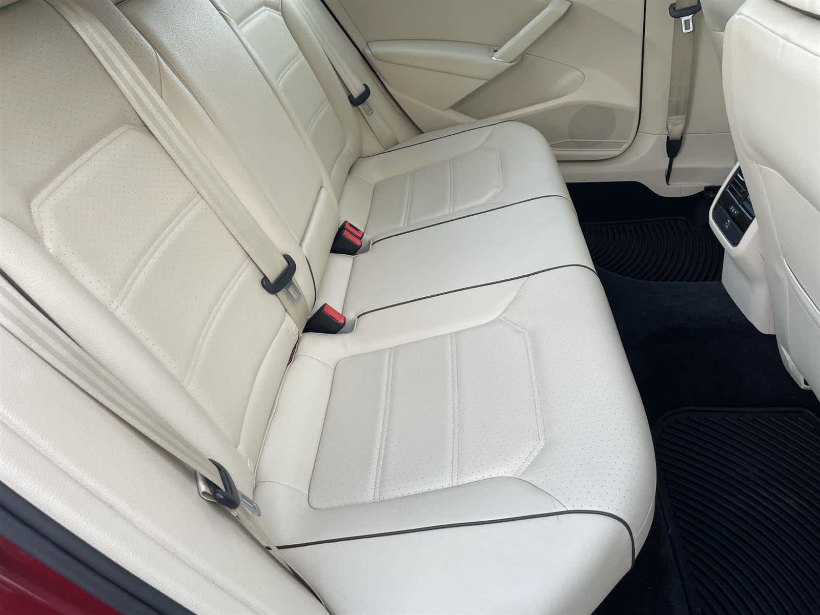 Thumbnail: 2016 Volkswagen Passat - 17