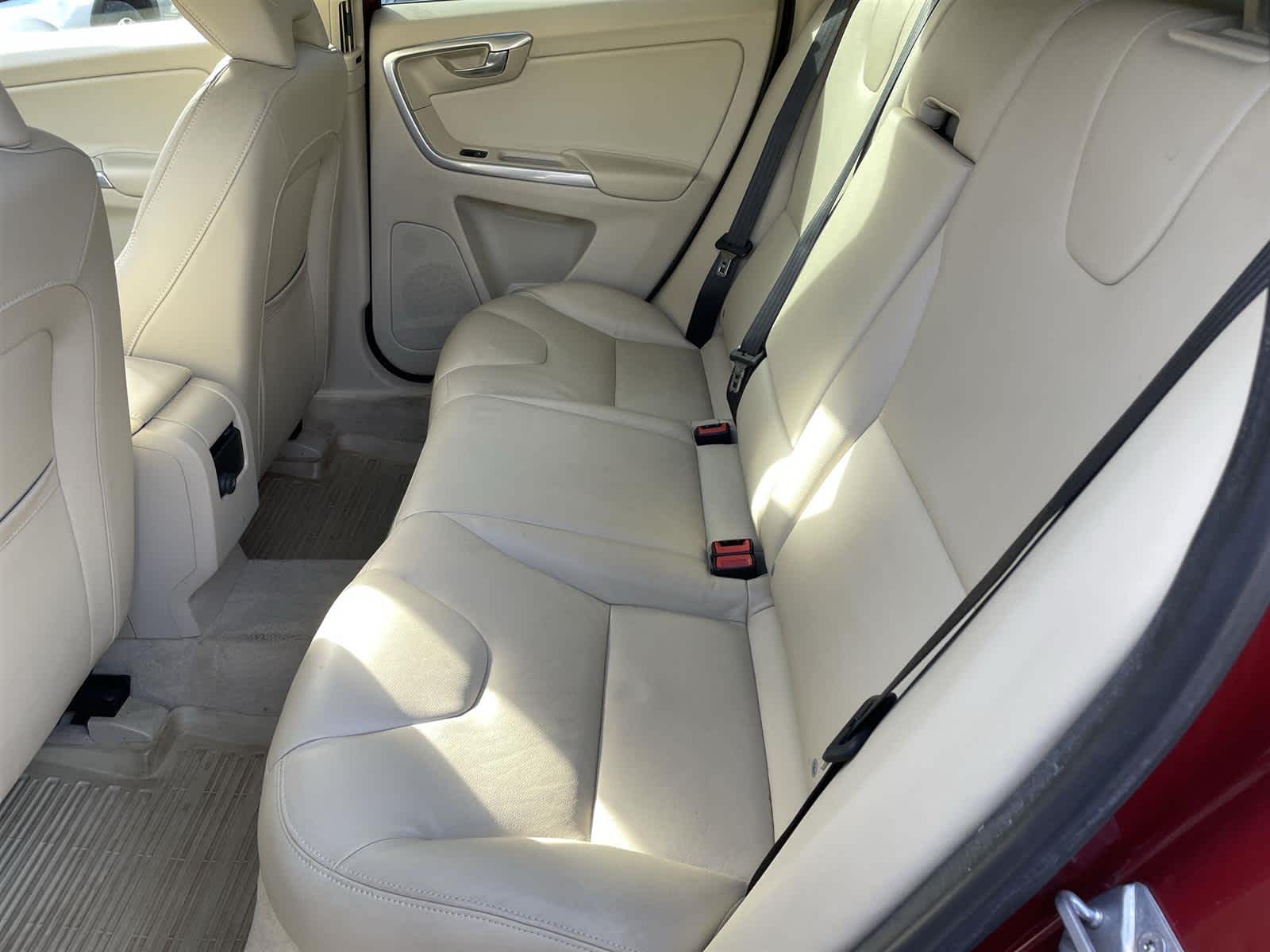 Thumbnail: 2016 Volvo XC60 - 15