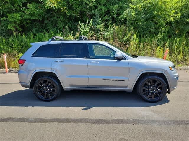 2019 Jeep Grand Cherokee Altitude 26