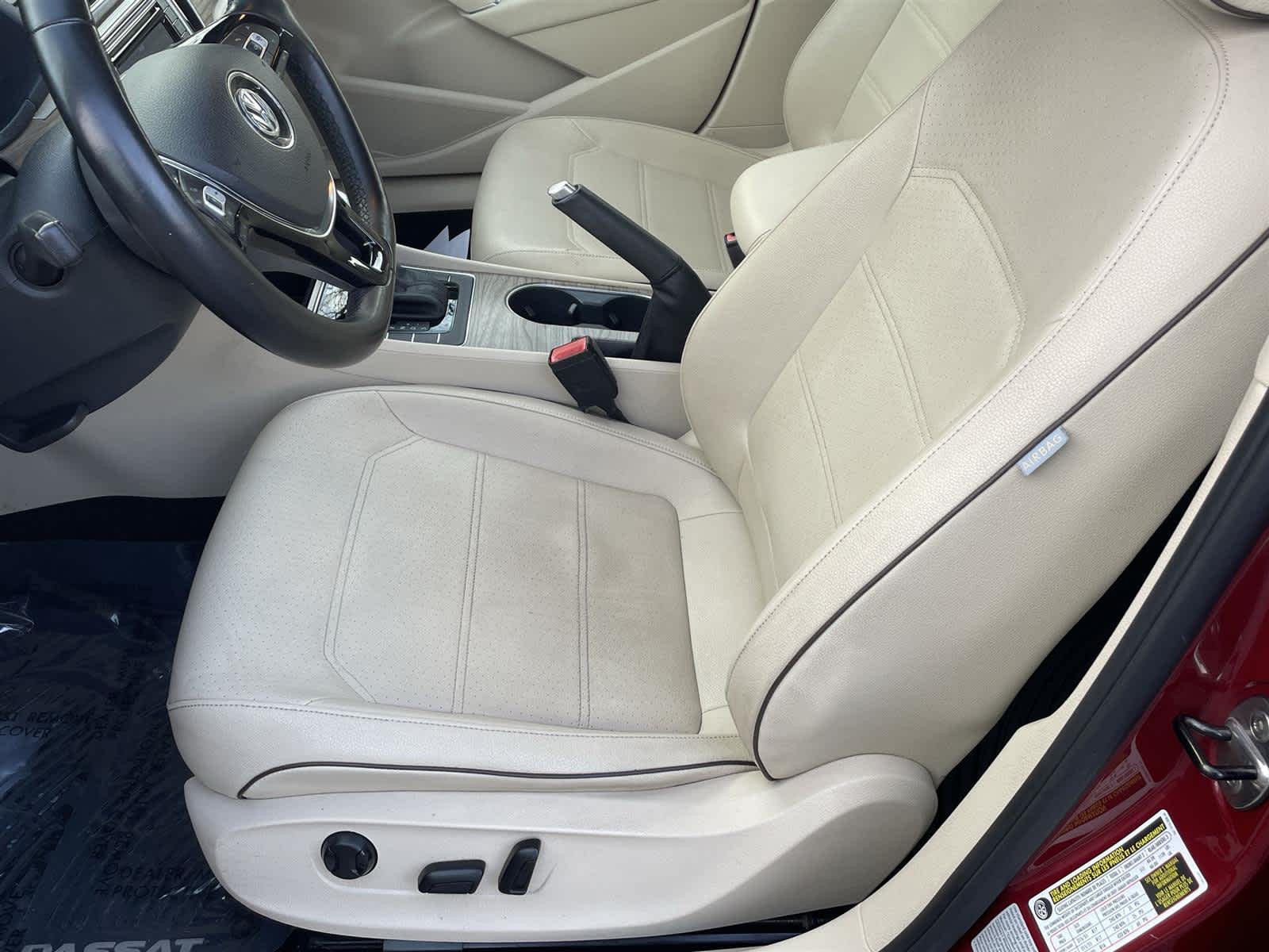 Thumbnail: 2016 Volkswagen Passat - 12