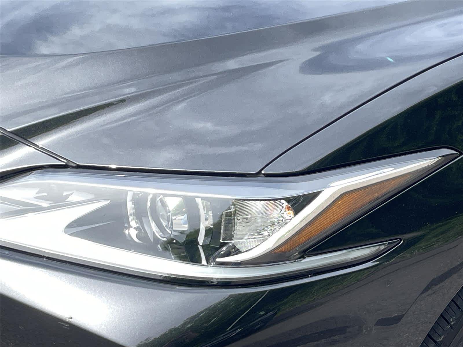 Thumbnail: 2020 Lexus ES - 9