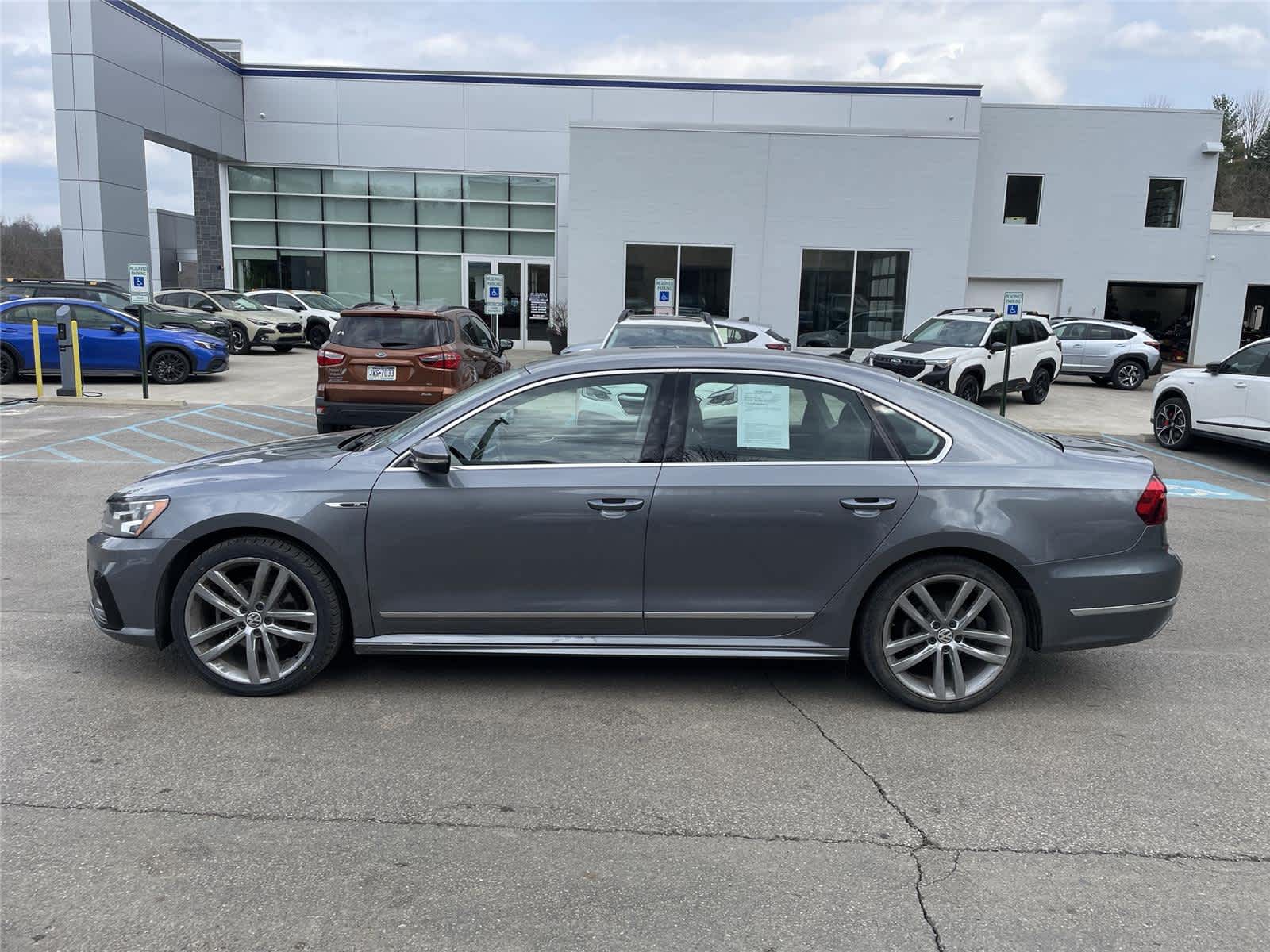 Thumbnail: 2017 Volkswagen Passat - 2