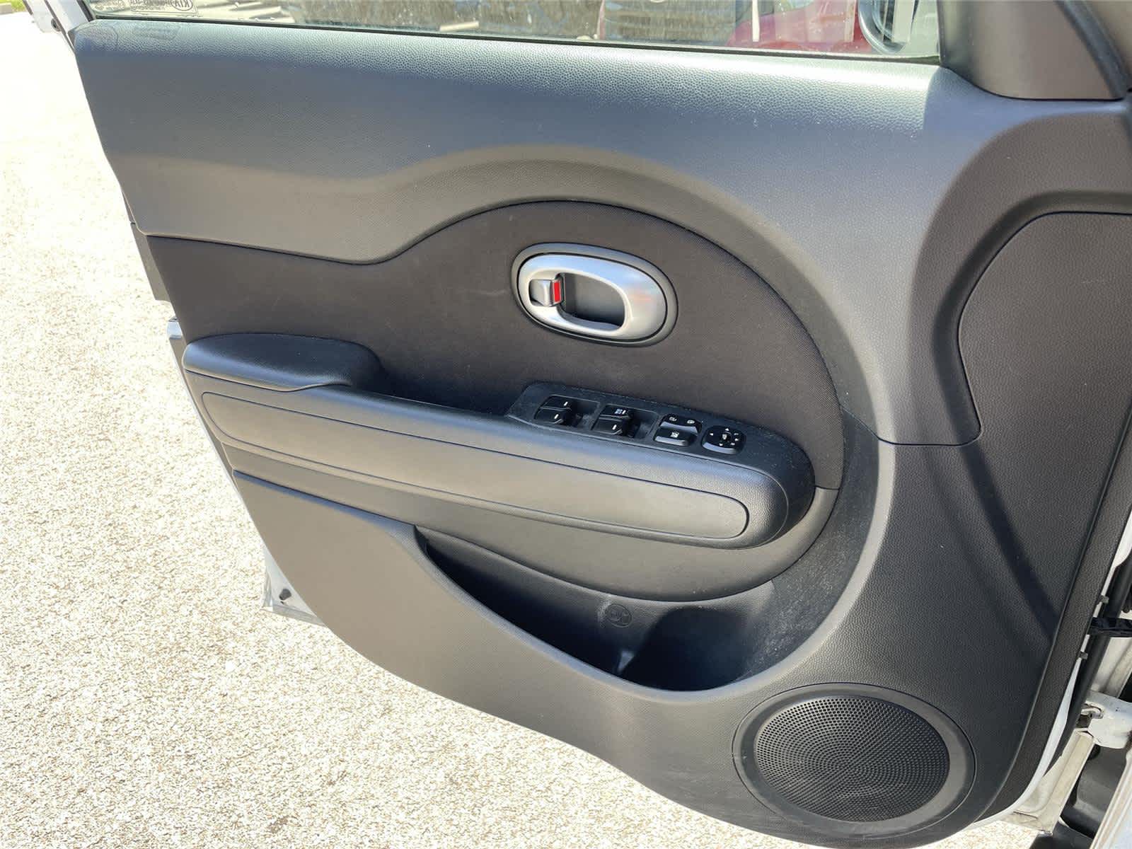 Thumbnail: 2016 Kia Soul - 16