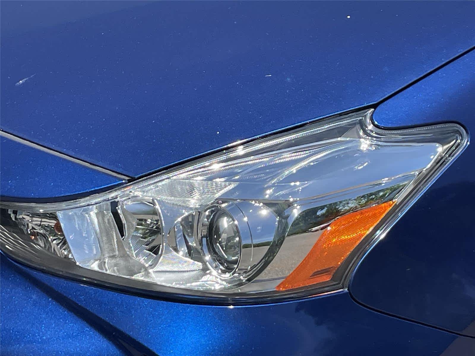 Thumbnail: 2015 Toyota Prius v - 6