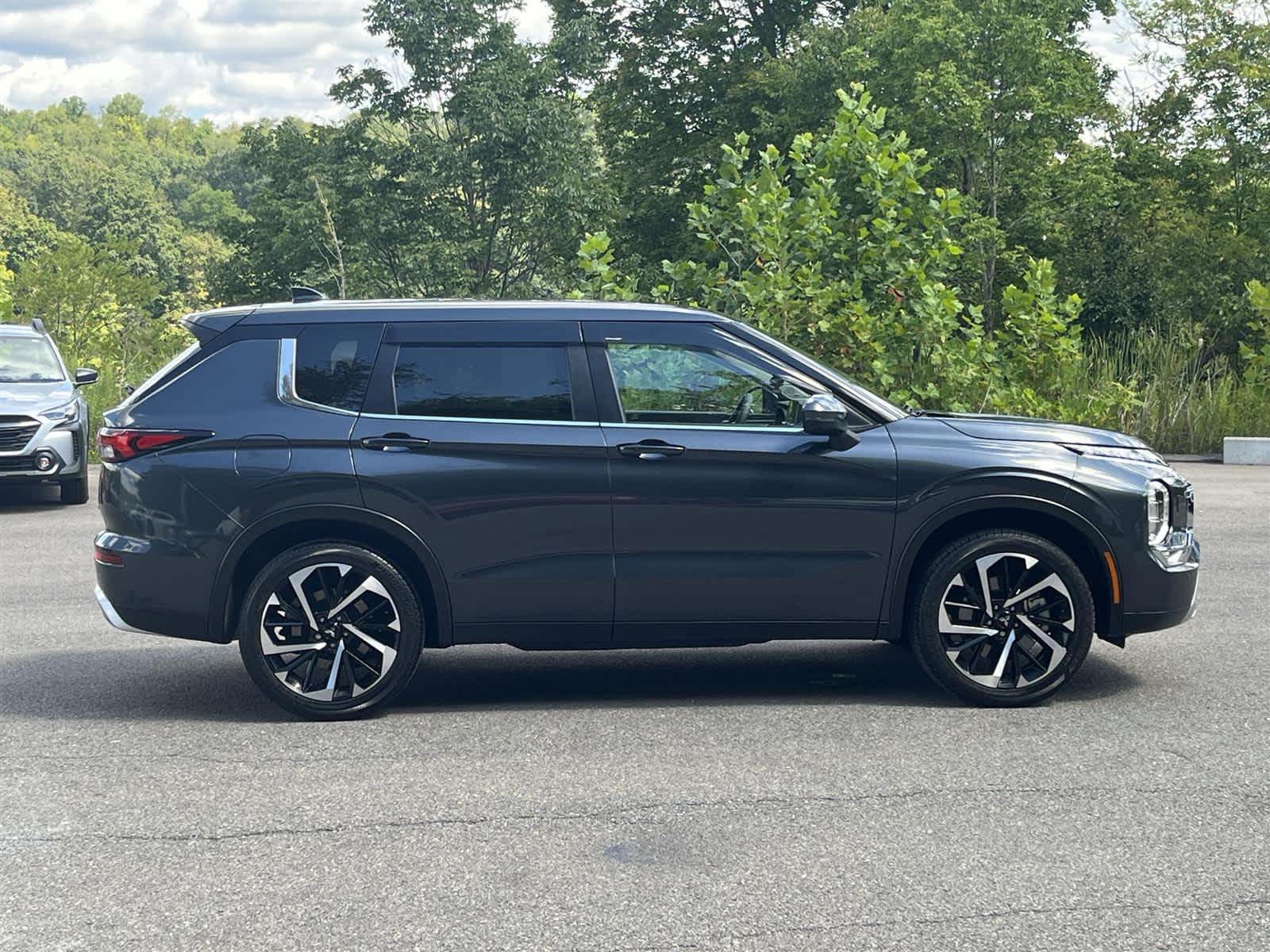 Thumbnail: 2024 Mitsubishi Outlander - 6