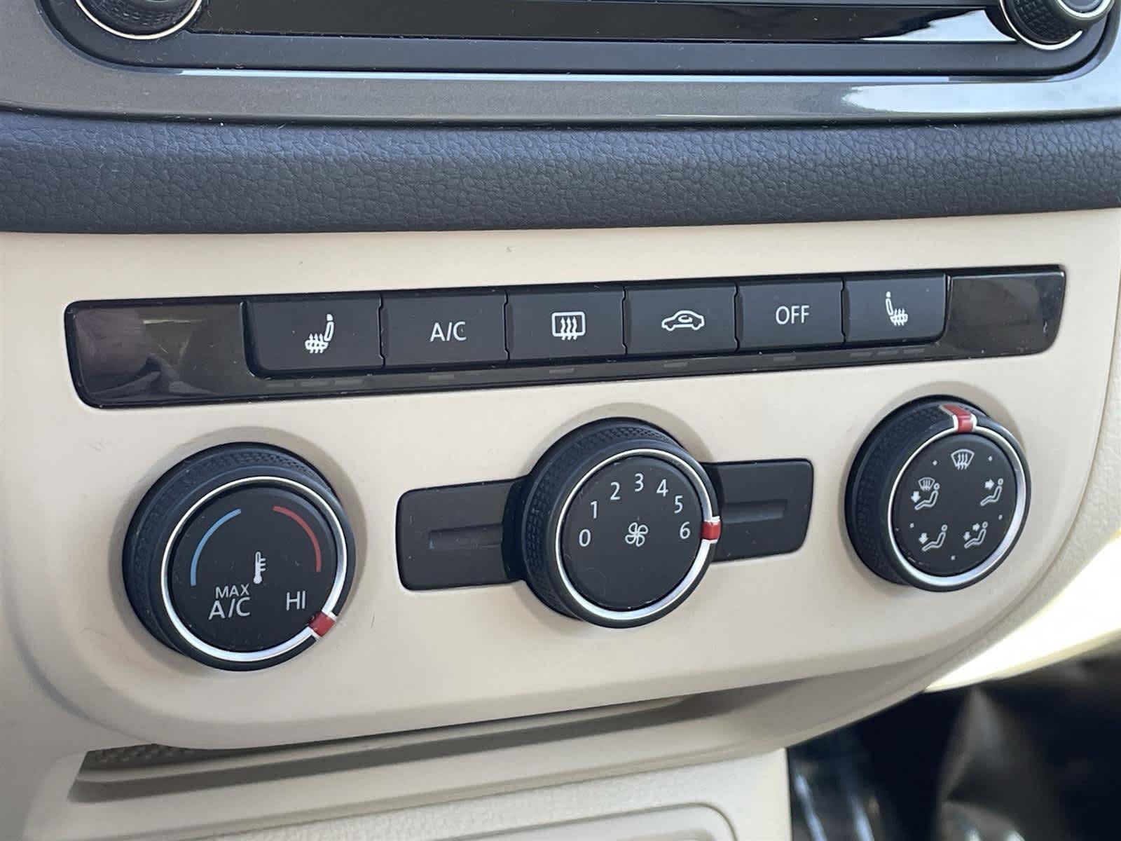 Thumbnail: 2017 Volkswagen Tiguan - 22