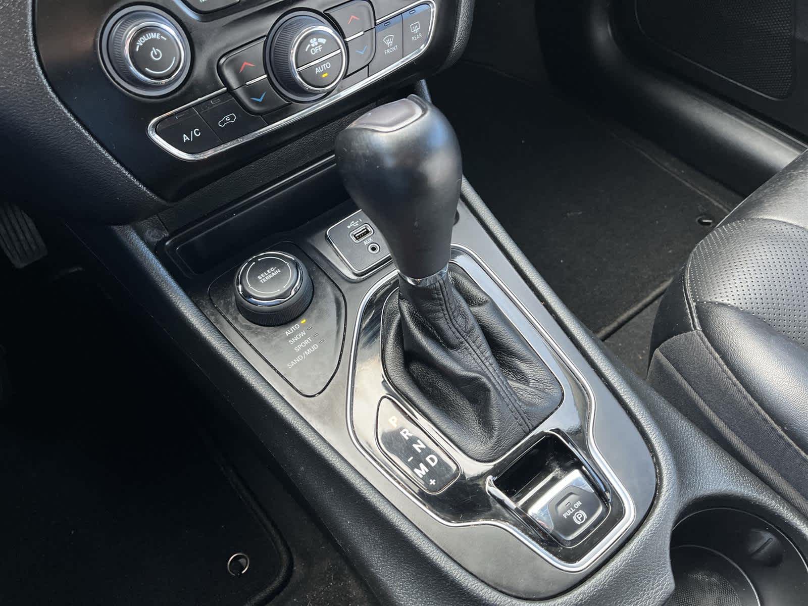 Thumbnail: 2023 Jeep Cherokee - 24