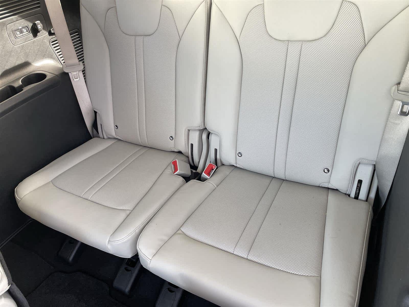 Thumbnail: 2023 Kia Sorento - 16