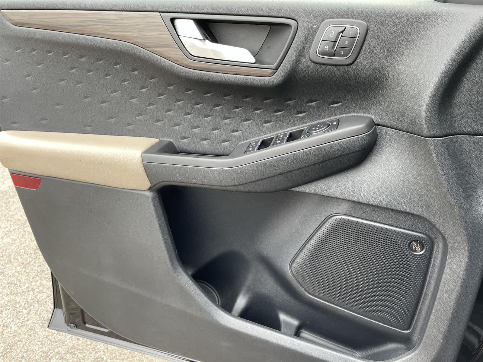 2020 Ford Escape Titanium 25