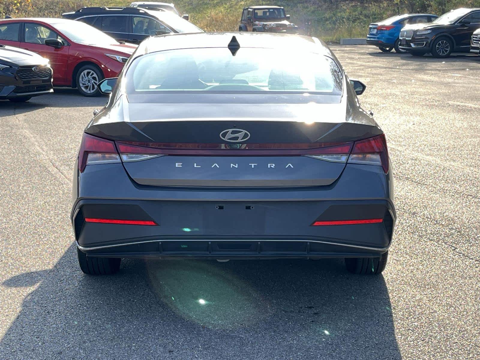 Thumbnail: 2024 Hyundai Elantra - 4
